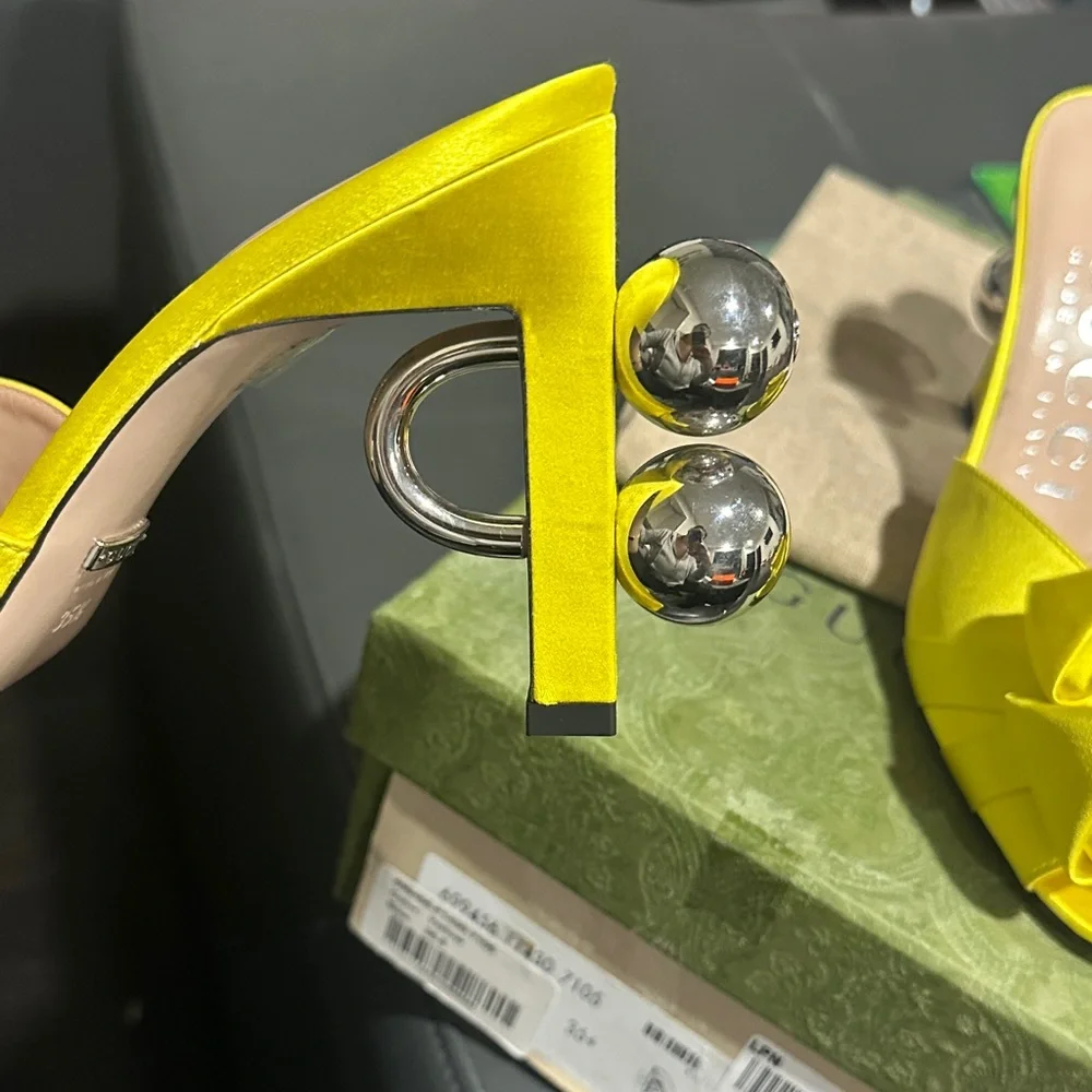Gucci Bright Yellow Heels with Unique Design - Picture 3 of 5
